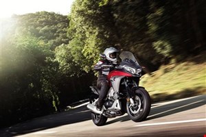 Honda V4 Bikes in Aktion - Crossrunner und VFR800F um 11.990,-