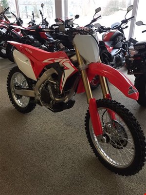 Die neue Honda CRF450R 2017 ist bei Honda Schmidinger eingetroffen!